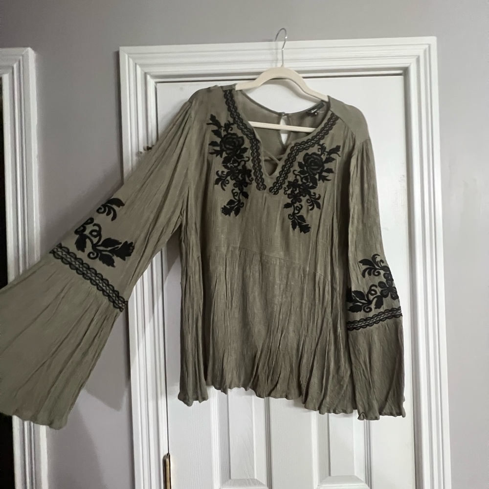 Andree by unit top